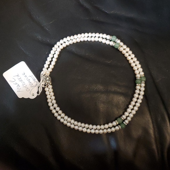 Genuine290ct Pearl and Green Genuine Bead Necklace.